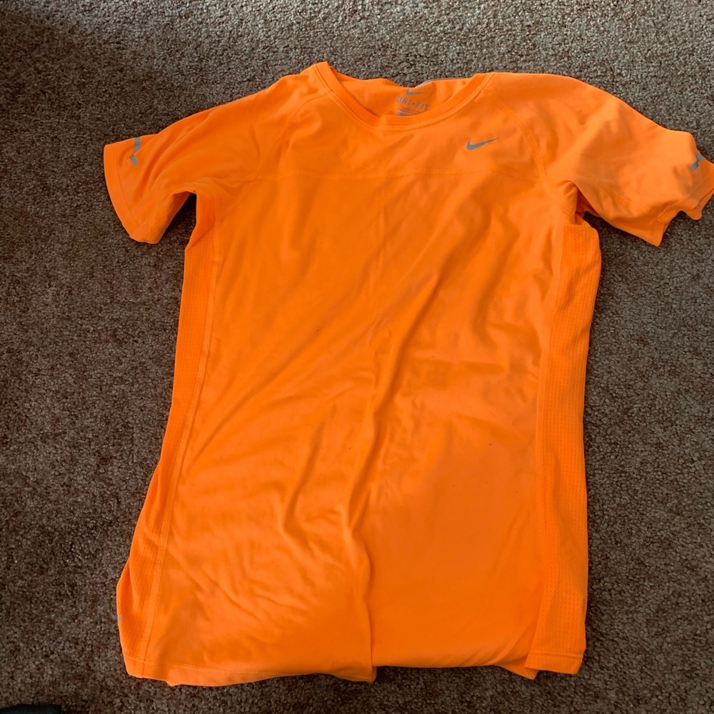 Women’s Nike Dri-Fit Running Shirt Size Small - Picture 1 of 1